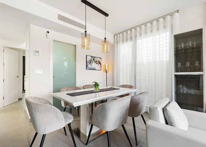 Cb Living - 3 Bedroom In Punta Prima Nyaraló