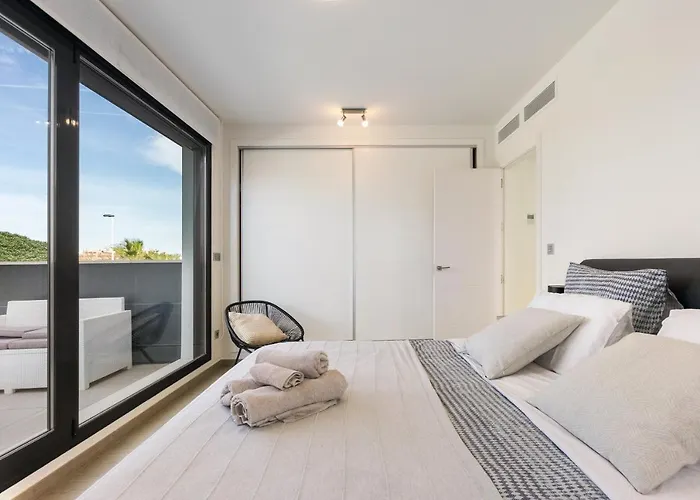 Cb Living - 3 Bedroom In Punta Prima Nyaraló